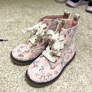 Girls cute boots! Worn once
